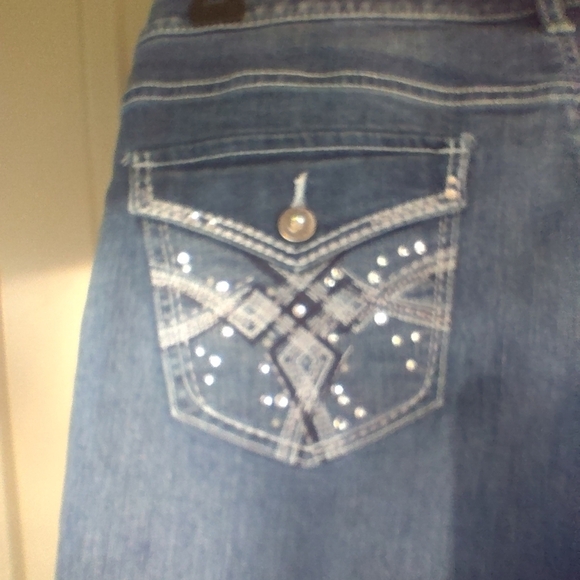 Women's Apt 9 Embellished Jeweled Capri Denim Blue Jeans Plus Size 22W - Picture 3 of 4